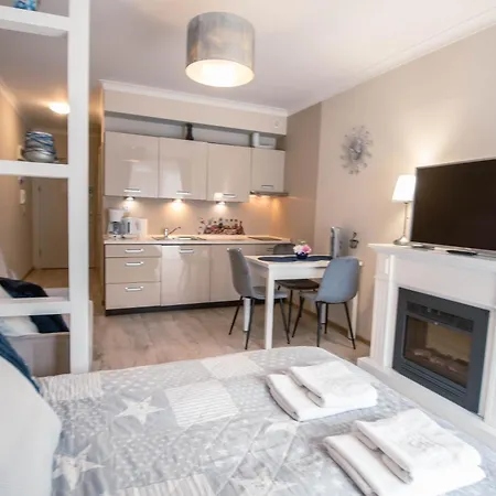 Na Wyspie - Feniks - Parking Daire *